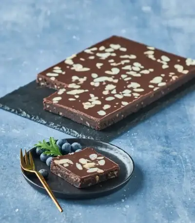 Intens chokoladesmag med blød, klæbrig midte. En himmelsk dessert til chokoladeelskere